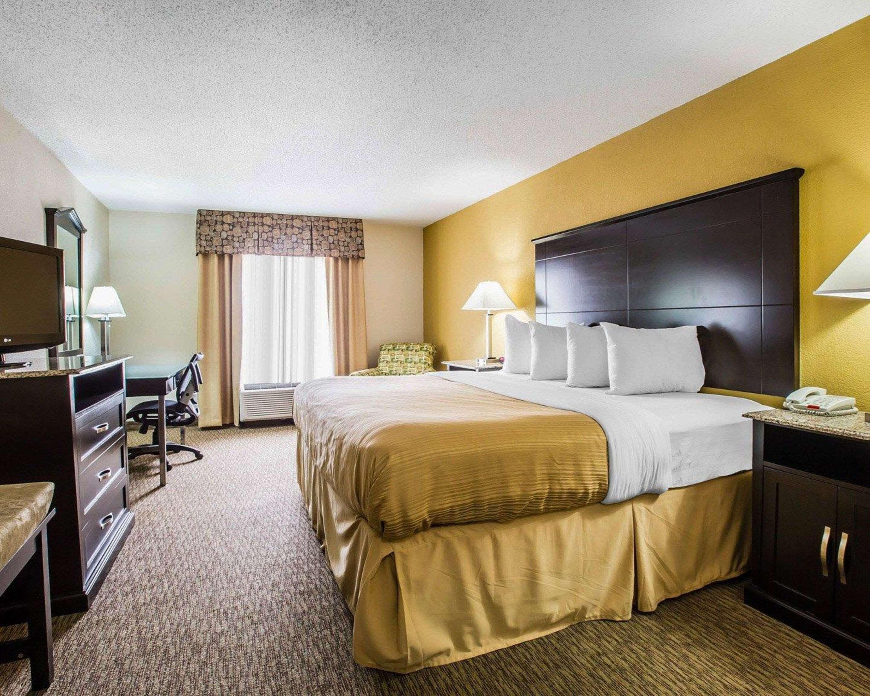 Quality Inn & Suites - Greensboro-High Point Kültér fotó