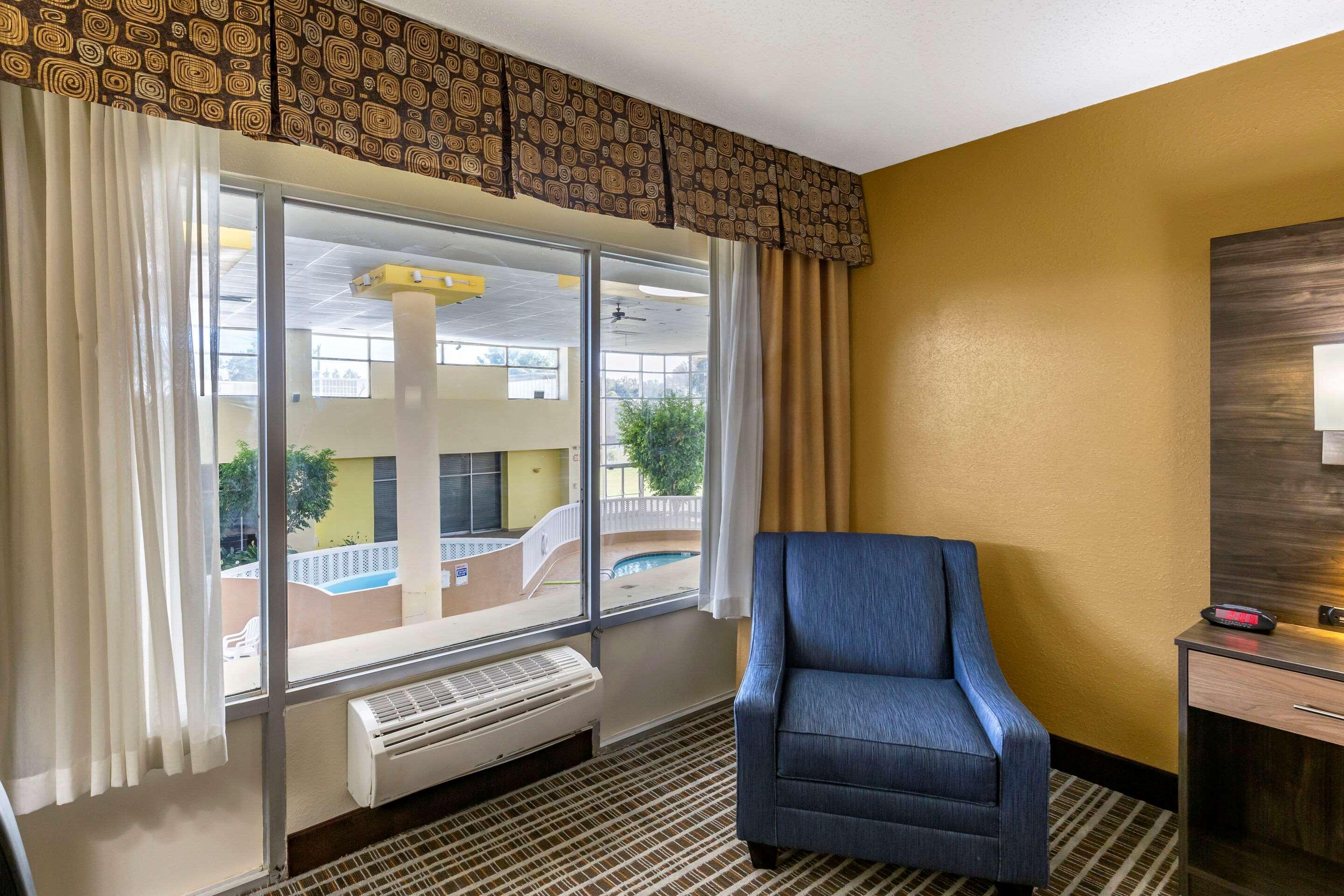 Quality Inn & Suites - Greensboro-High Point Kültér fotó