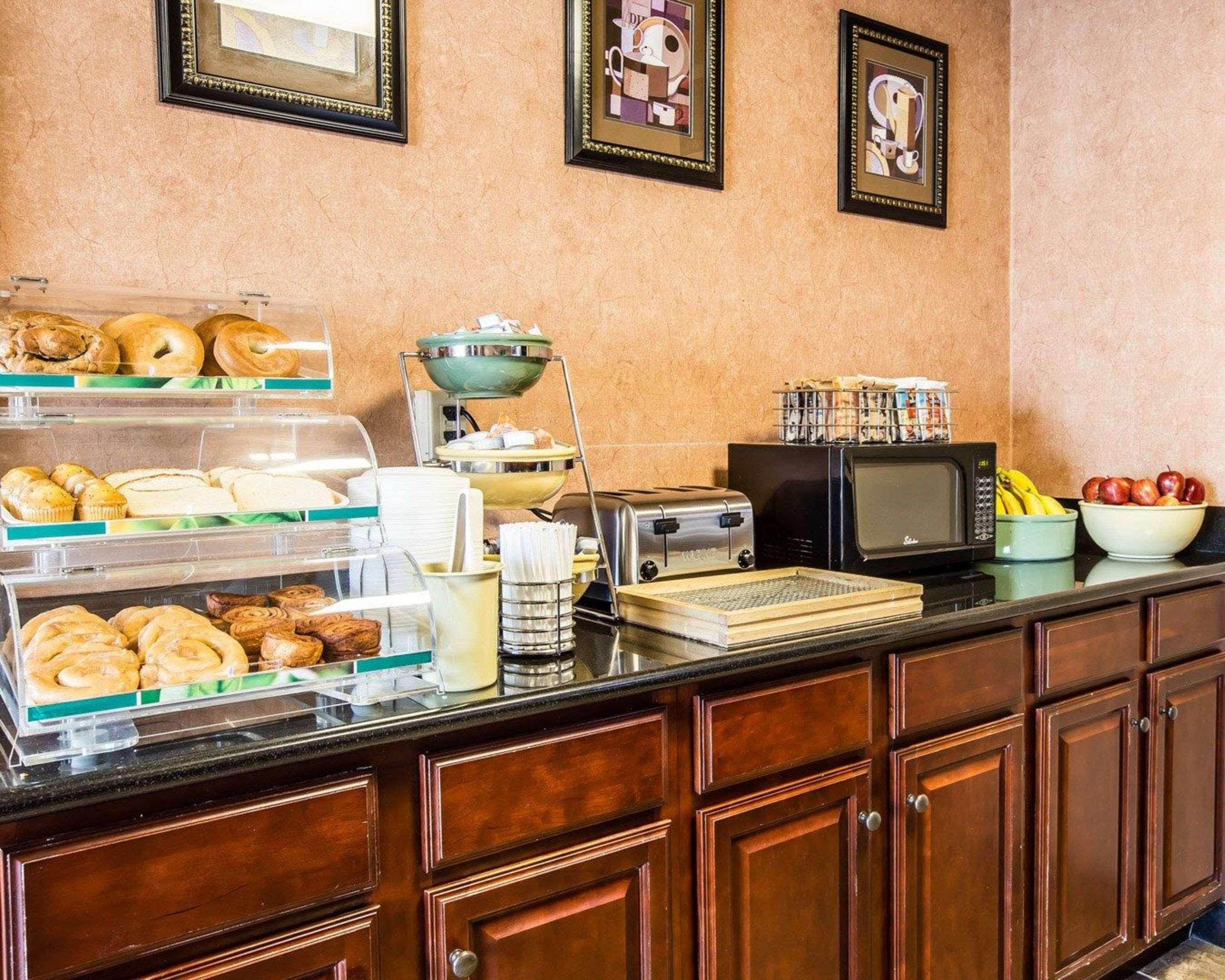 Quality Inn & Suites - Greensboro-High Point Kültér fotó