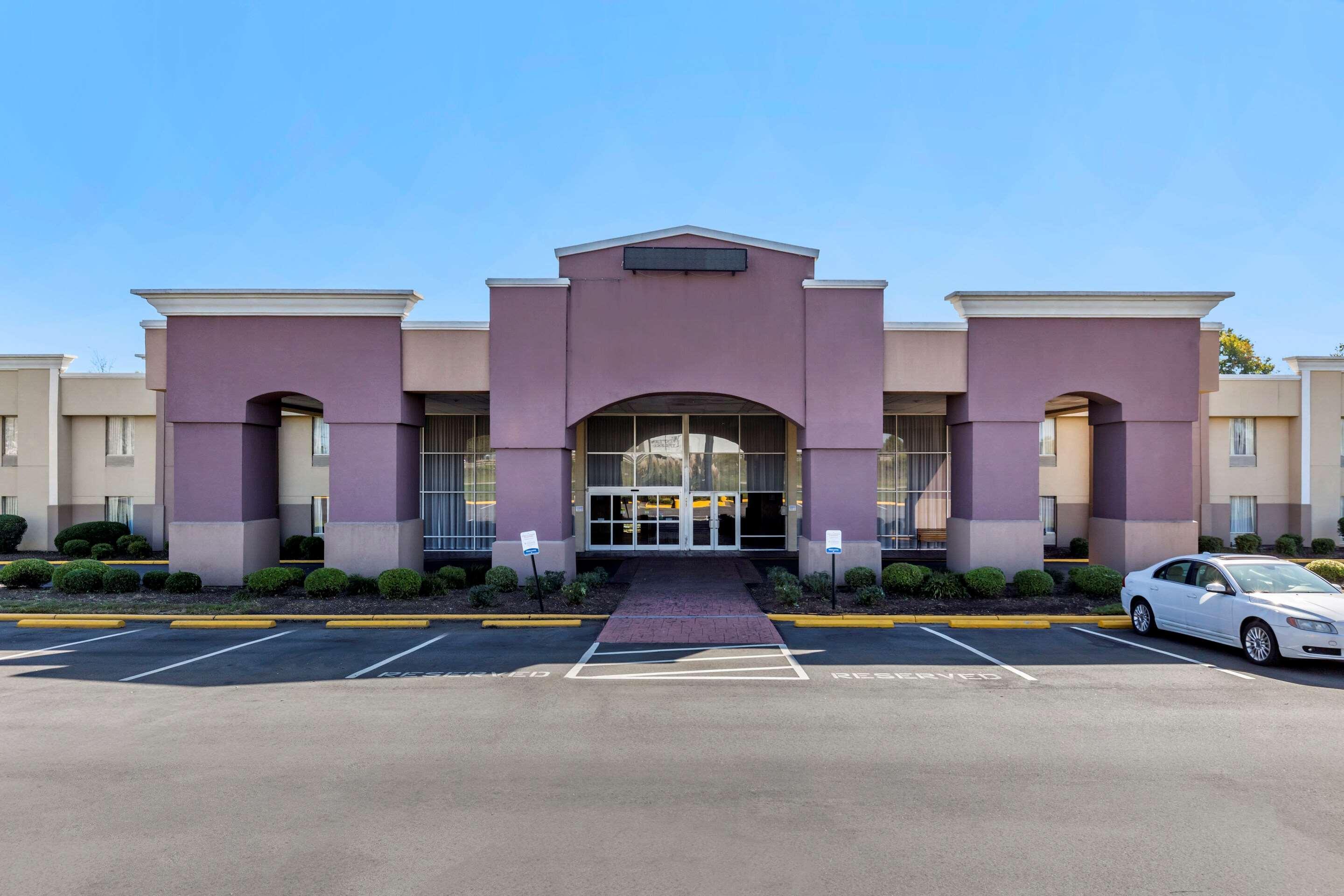 Quality Inn & Suites - Greensboro-High Point Kültér fotó