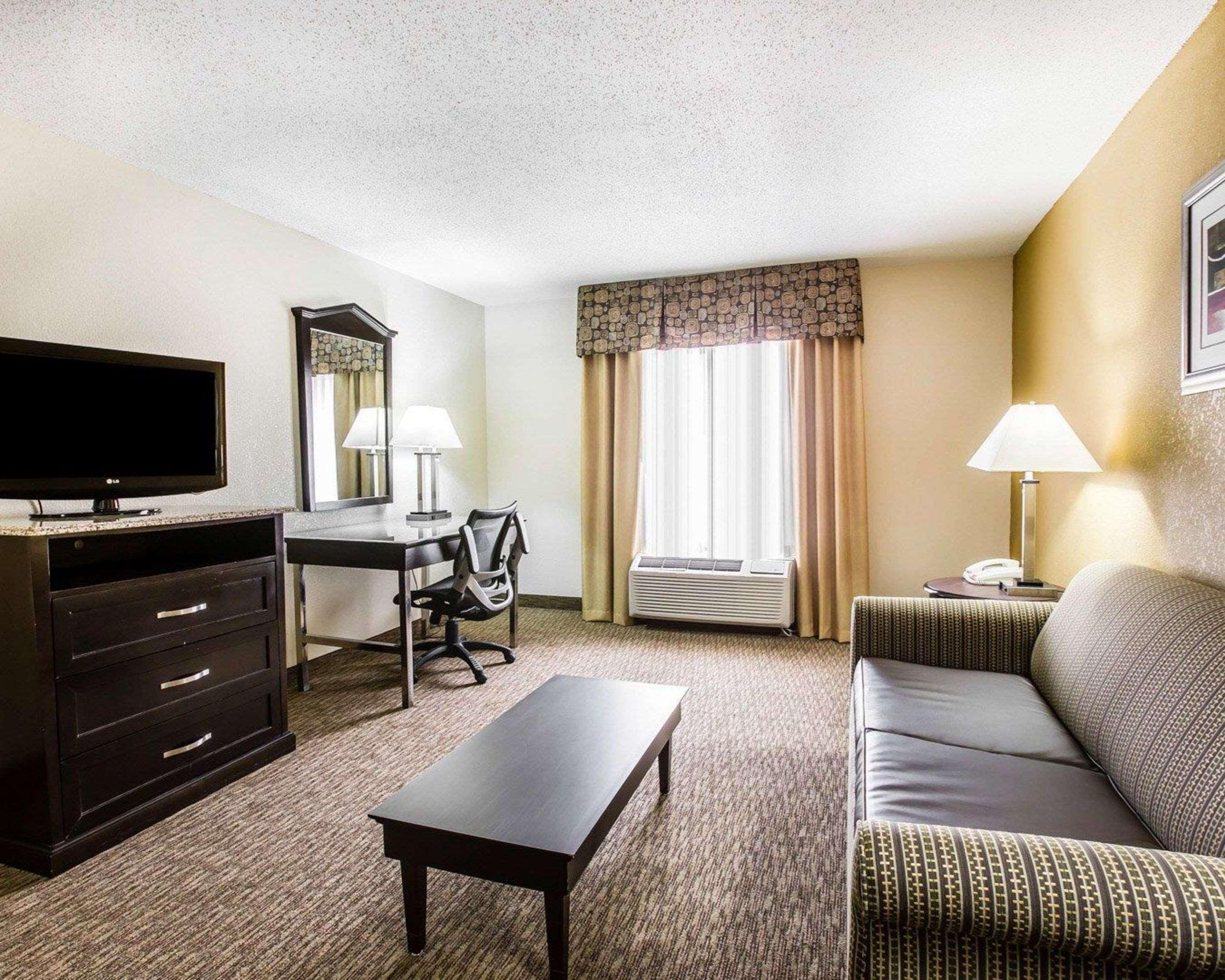 Quality Inn & Suites - Greensboro-High Point Kültér fotó