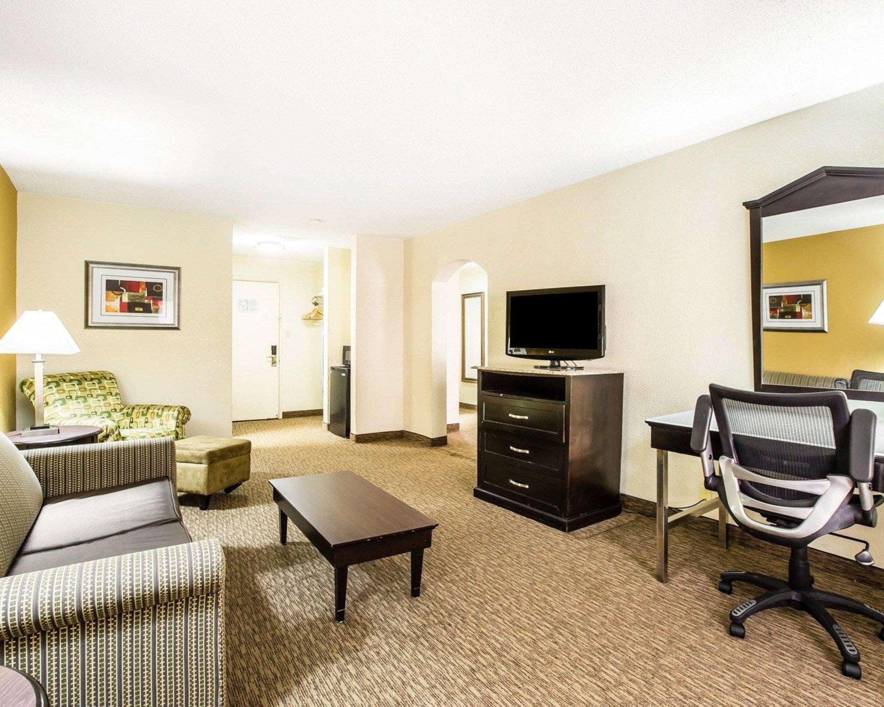 Quality Inn & Suites - Greensboro-High Point Kültér fotó