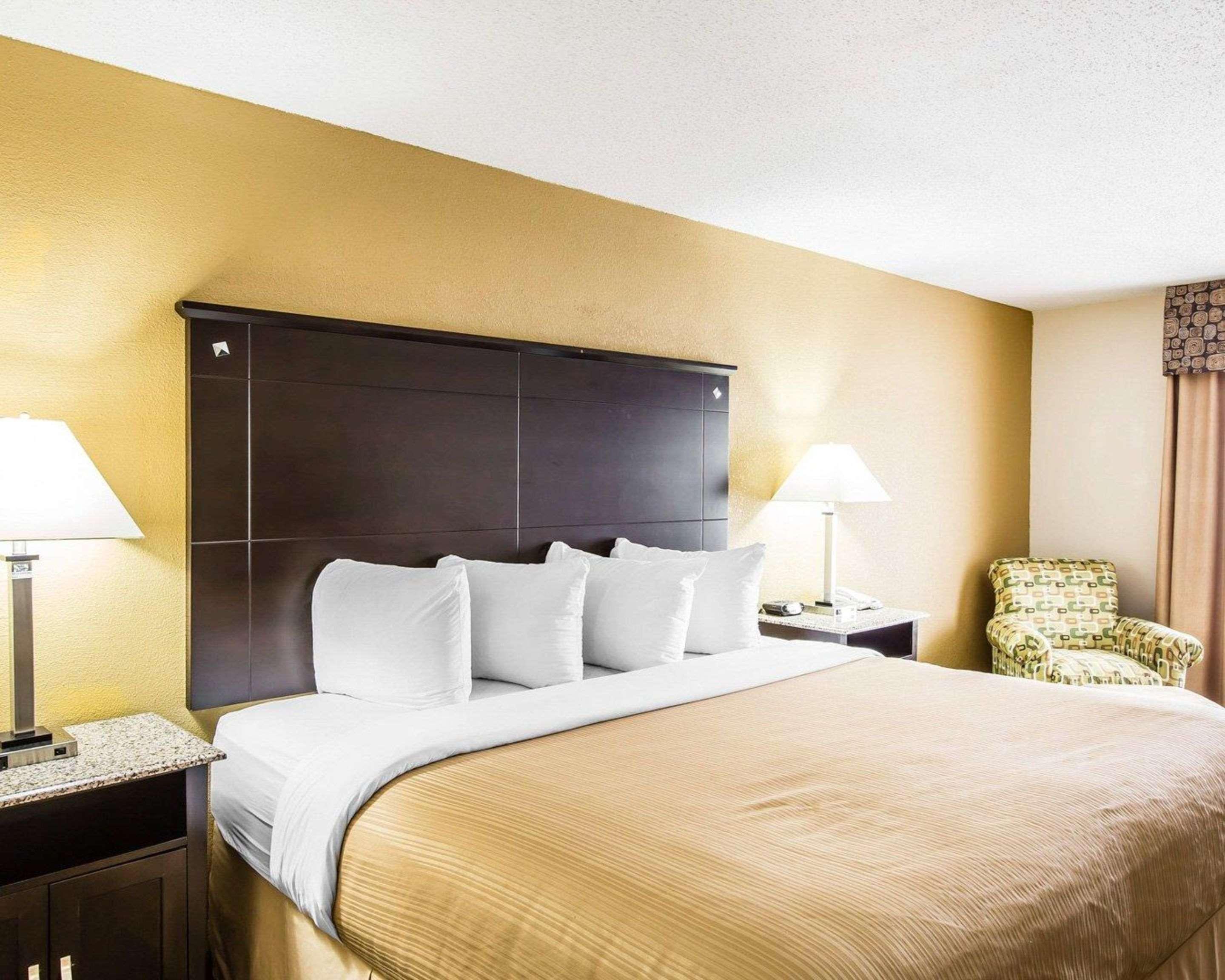 Quality Inn & Suites - Greensboro-High Point Kültér fotó