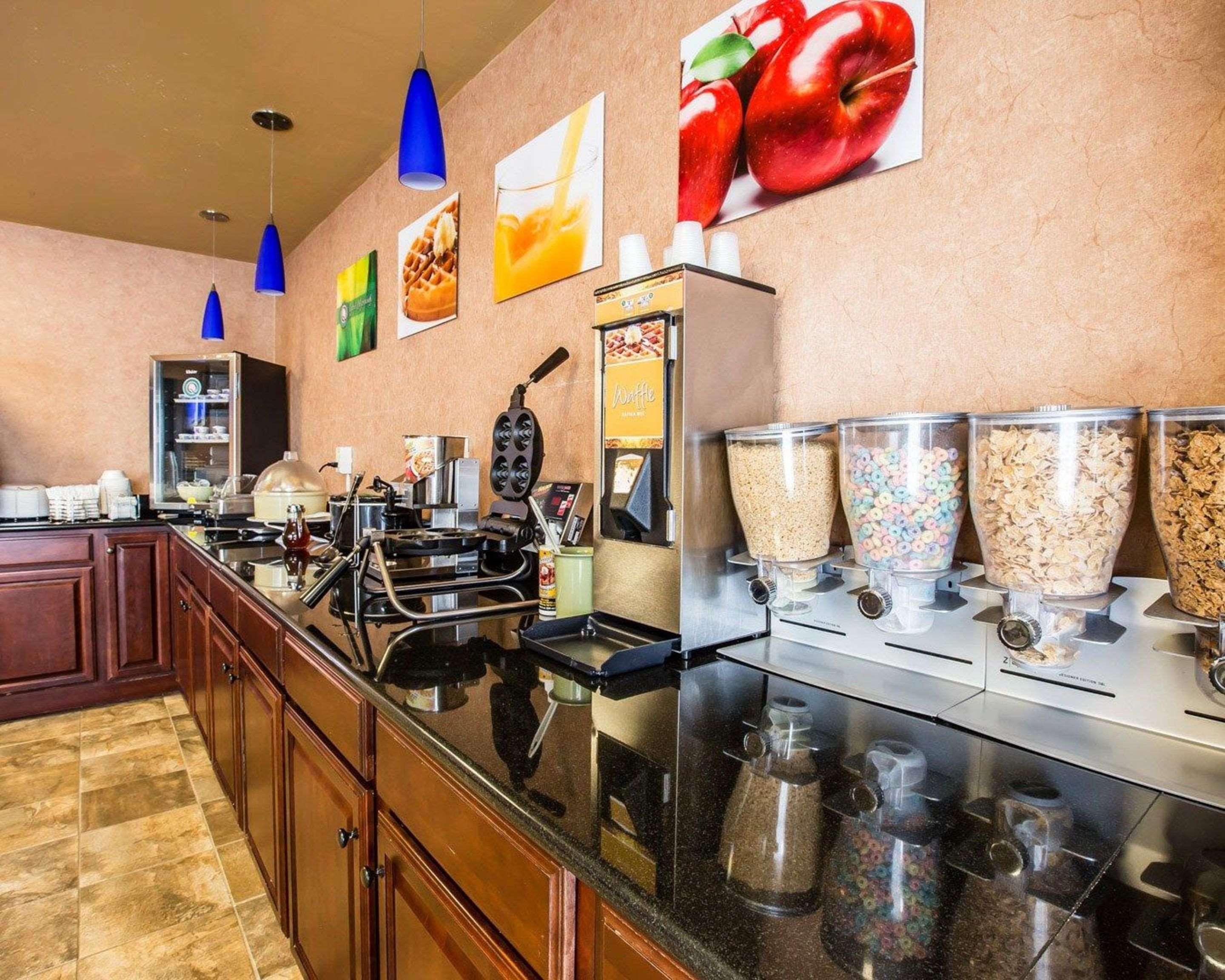Quality Inn & Suites - Greensboro-High Point Kültér fotó