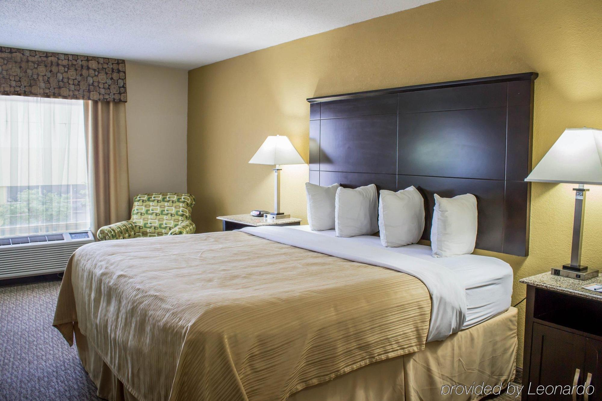 Quality Inn & Suites - Greensboro-High Point Kültér fotó